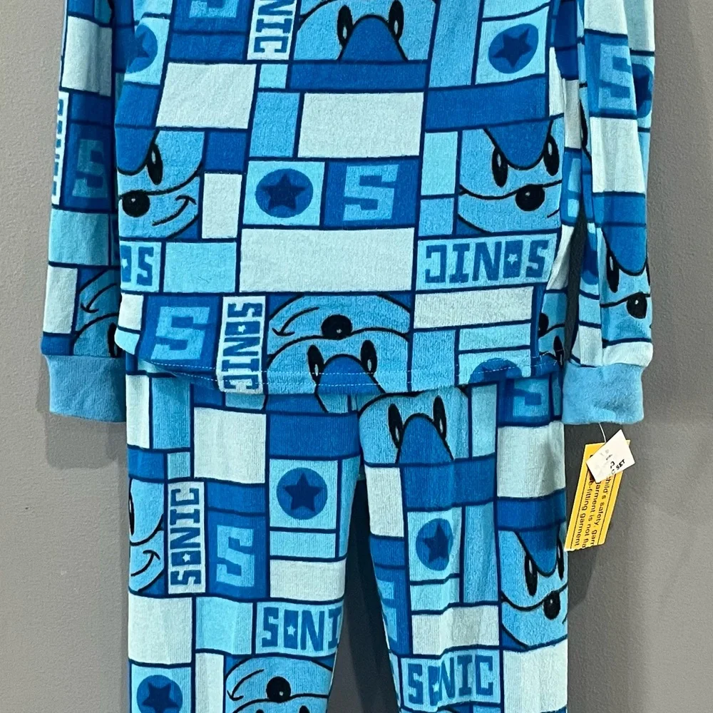 NWT Blue Sonic the Hedgehog Kids Pajamas -size 8
